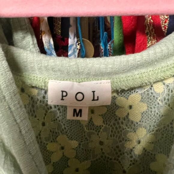 POL V-Neck Floral Print Multi Color Peace Patch Hooded Top in Sage/Yellow NWOT - Picture 5 of 5